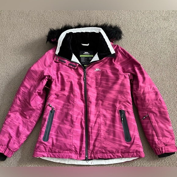 Trespass, technical performance, waterproof, breathable, windproof ski jacket - Picture 2 of 7